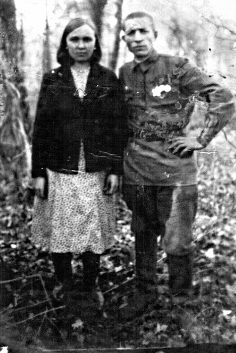 Мои родители примерно в 1944 году [Из семейного архива]