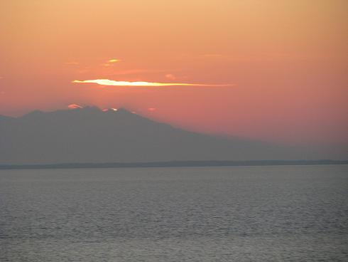 Тает солнца красный диск в Эгейском море... [Алан Эббот]