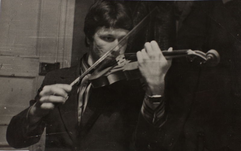 Скрипка в моих неумелых руках,общежитие ТРТИ, 1975 [не помню]