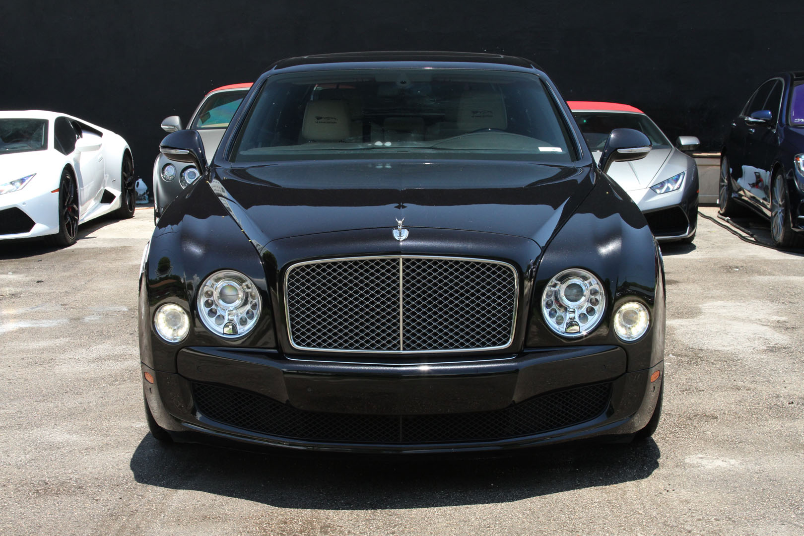 https://southbeachexoticrentals.com/wp-content/uploads/2022/02/Bentley_Mulsanne_Black_01.jpg