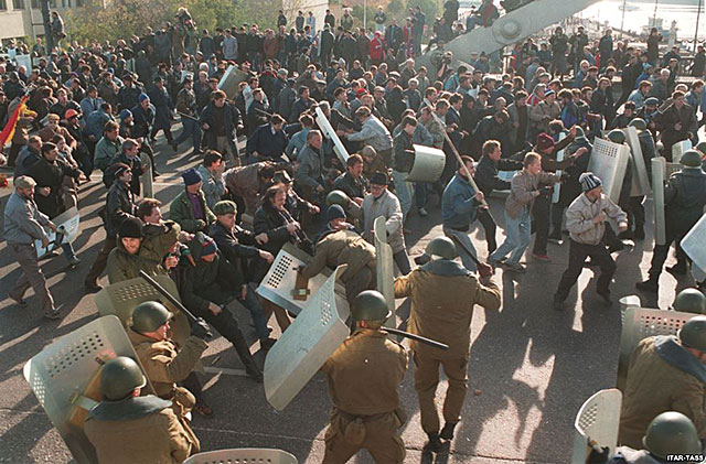 Разгон демонстрантов в 93-м []