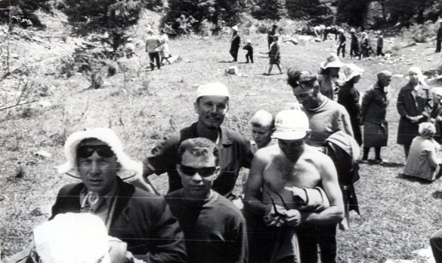 Июнь 1971 г. Горы вокруг Иссык-Куля. []