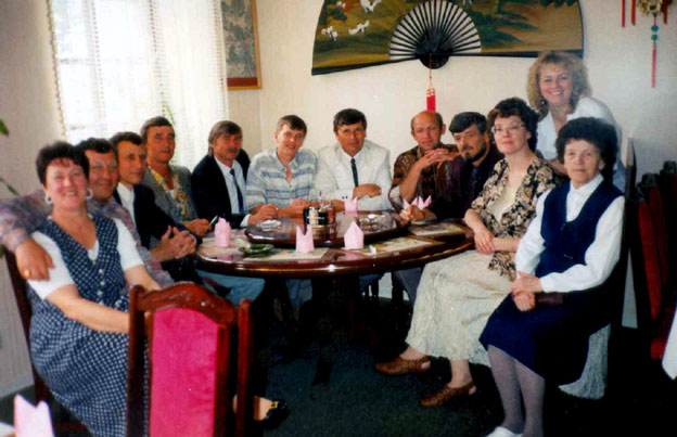 Папенбург. 28.06.1996 г. Маме 80 лет. Китайский ресторан. Кузены и кузины с жёнами и мужьями. Справа тётя Муся. []