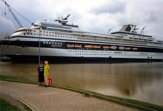 Август 1994 г. Папенбург. Спущен на воду круизный красавец 