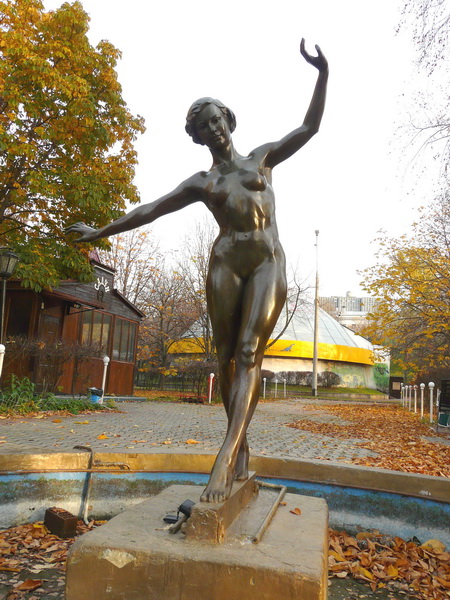 http://samlib.ru/img/r/rublew_a_d/23parkgor/177.i.skulxpturadewushkanabume.2010g.jpg