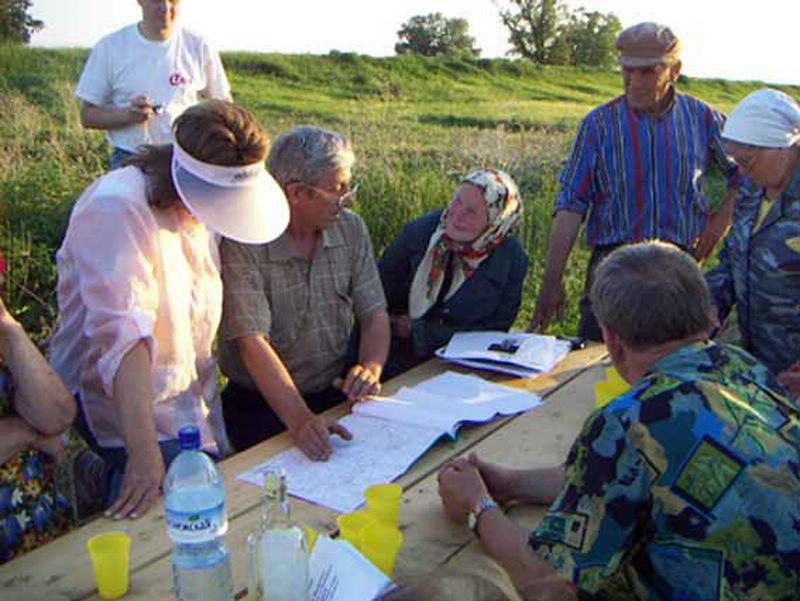 Встреча бывших жителей  деревни Суханова и их потомков в 2007 году [О. Щеткова]