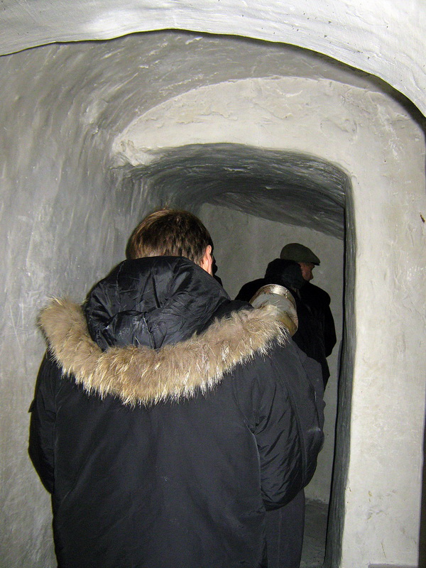 в пещерном тоннеле [ХЛ]